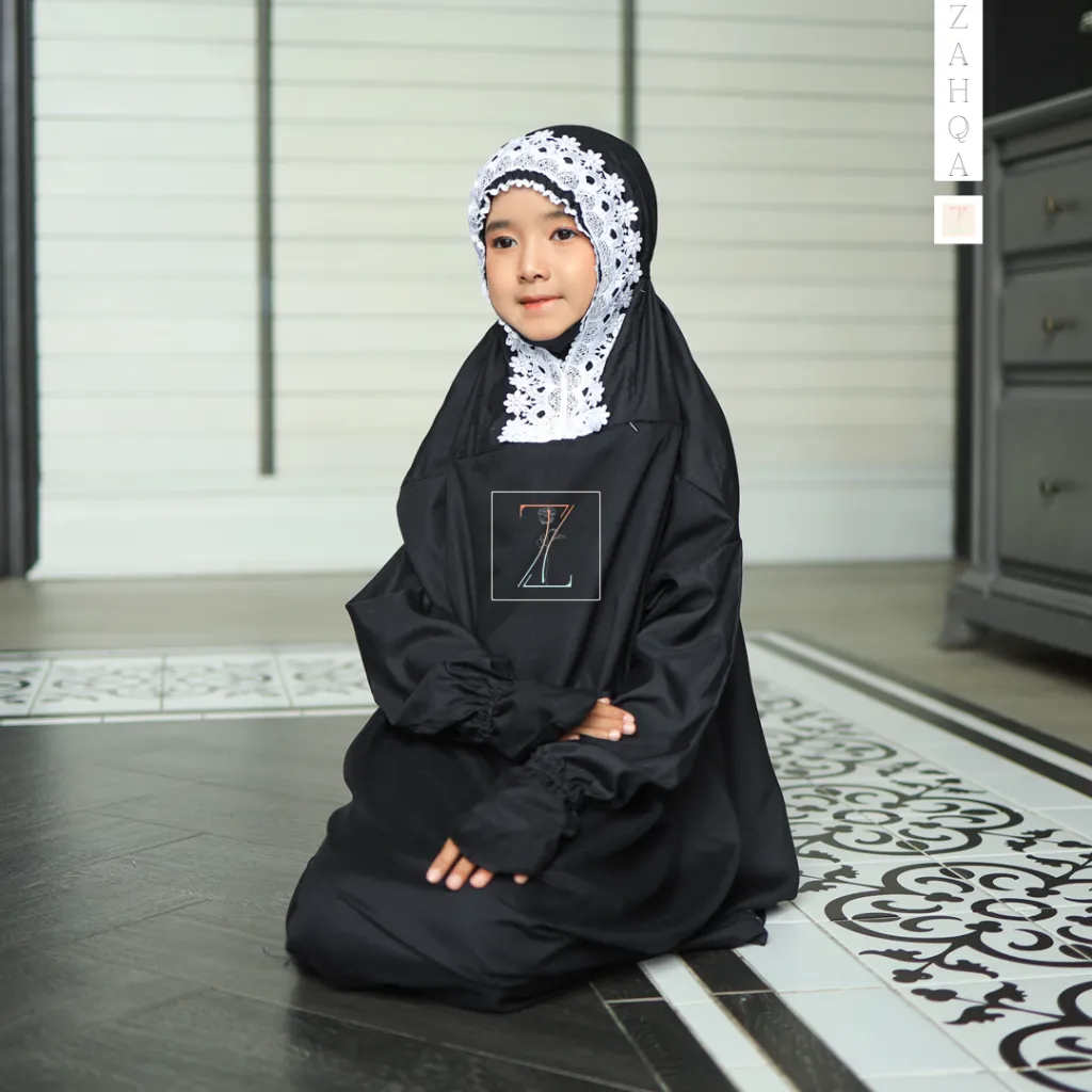 Zahqa Kiffa Hitam Renda Putih 0B6A9846.webp