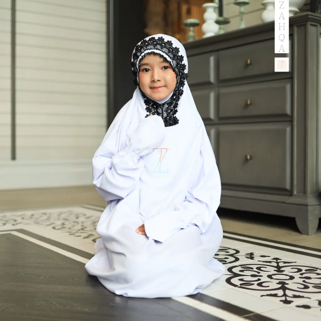 Zahqa Qisya Putih Renda Hitam 0B6A9996.webp