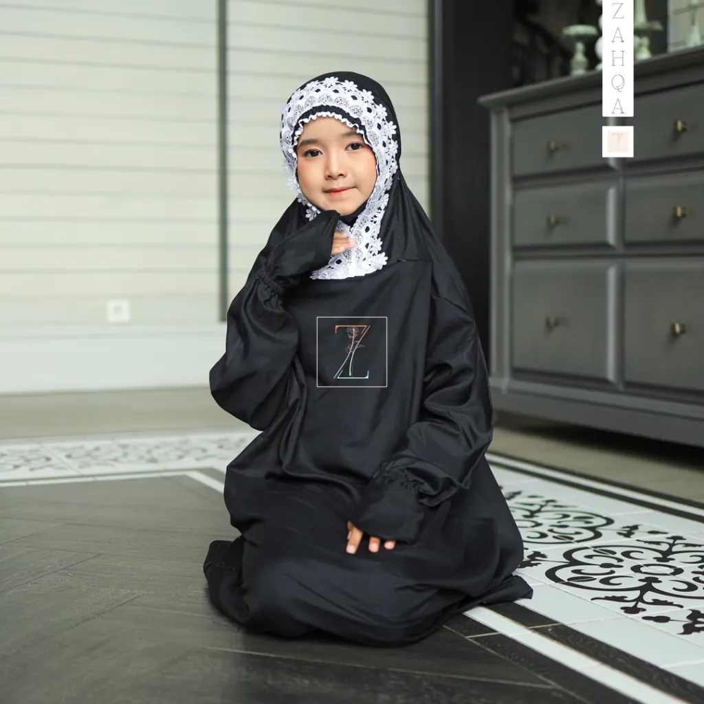Zahqa Qisya Hitam Renda Putih 0B6A9845.webp