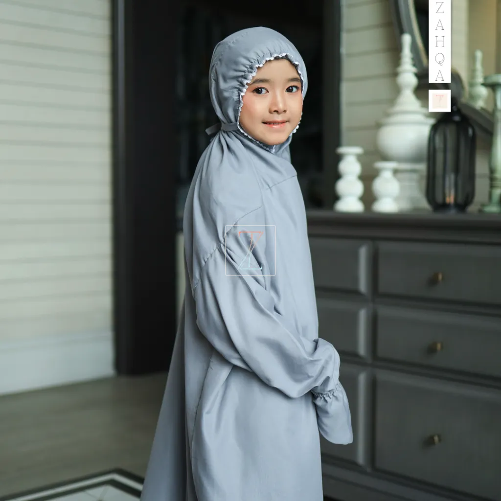 01 Zahqa Atiqa Abu Silver Renda Putih 0B6A9375.webp
