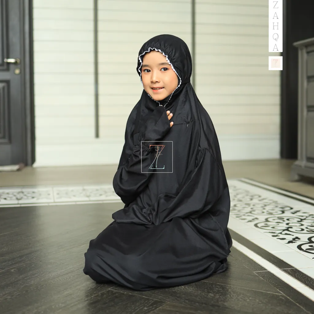 Zahqa Atiqa Hitam Renda Putih 0B6A0069.webp