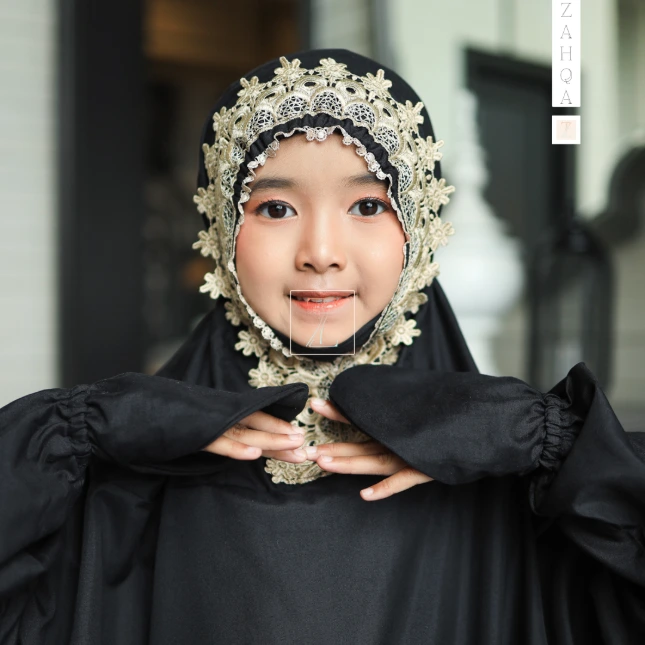 ZAHQA - Mukena Terusan Anak SD 1-3 Abaya Hadramaut Katun Micro Premium Polos Renda Gipper Qisya (Abu Silver Renda Hitam)